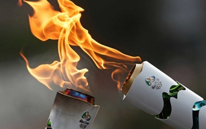 Cảnh sát phải sử dụng hơi cay để dọn đường cho lễ rước đuốc Rio 2016